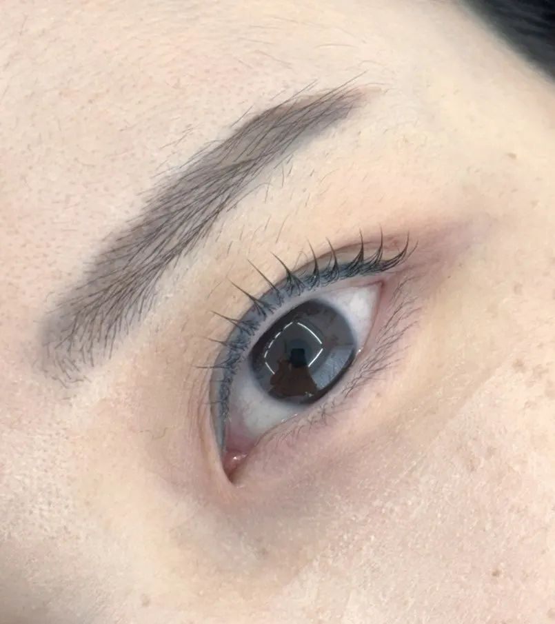 Close-up of lashes lifted by the pudding perm