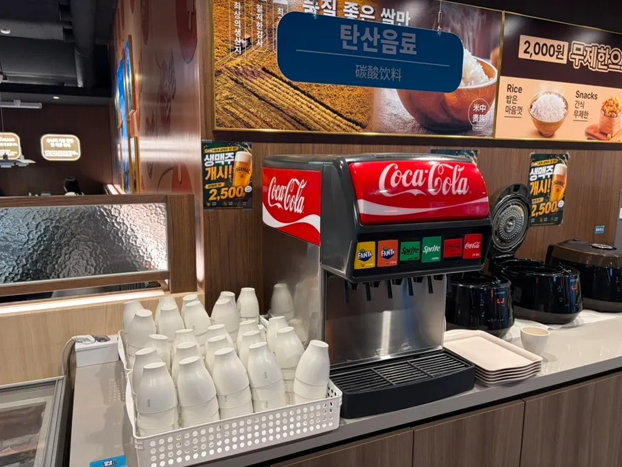 Self-bar station for pouring draft beer