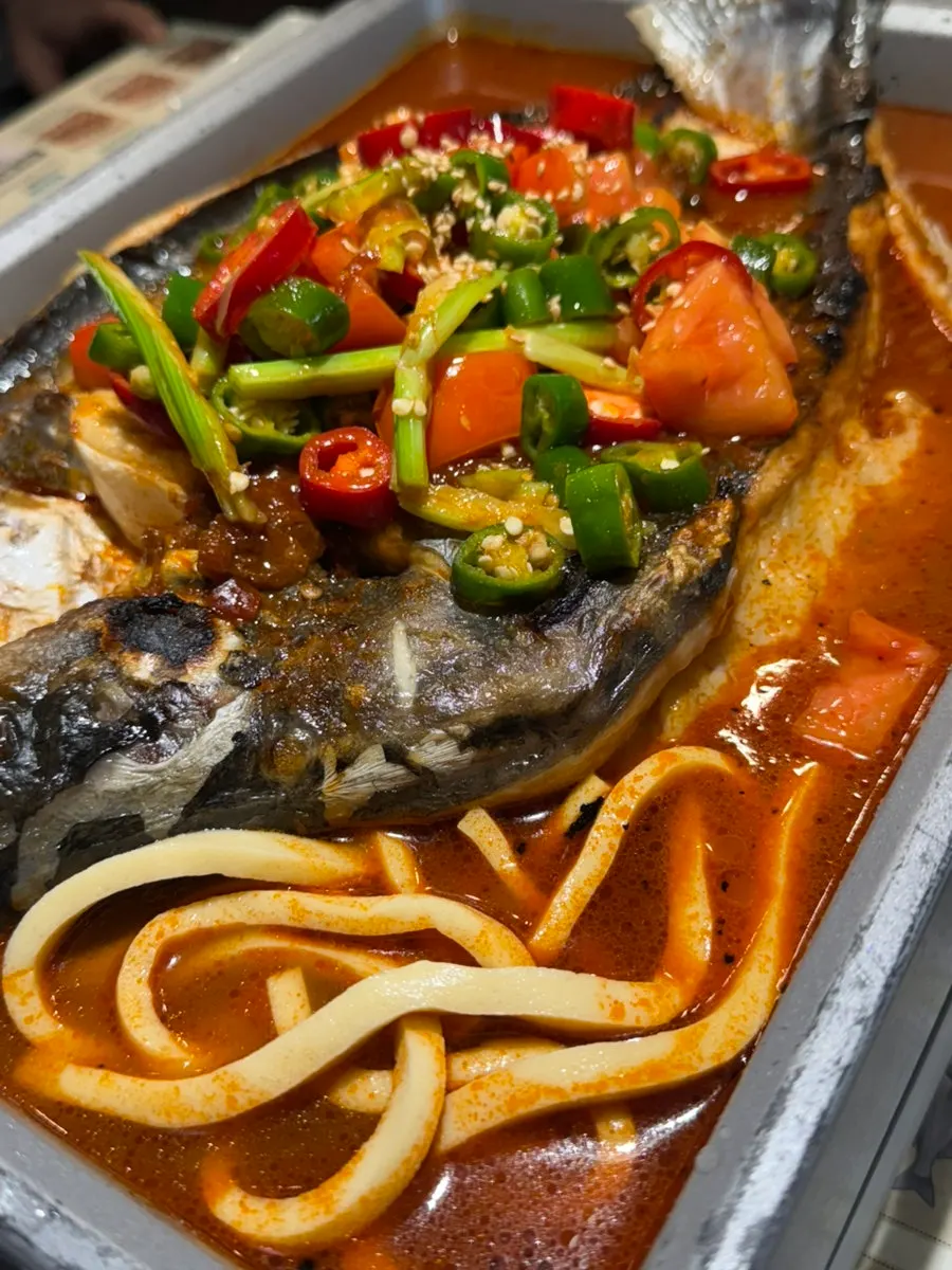 직원이 발라준 두툼한 카오위 생선살