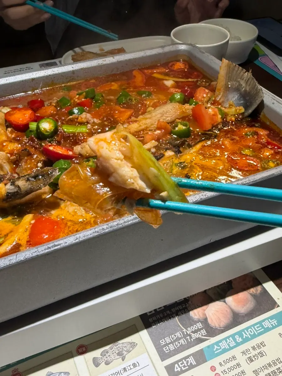 밥과 함께 먹는 토마토 카오위 생선살