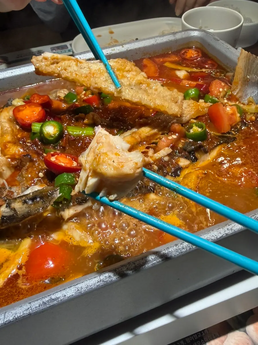 새콤한 토마토 베이스 카오위 국물