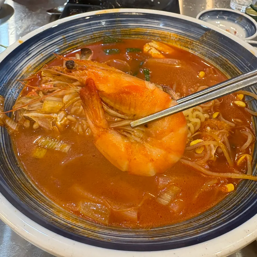 꽃게와 해산물이 든 라면