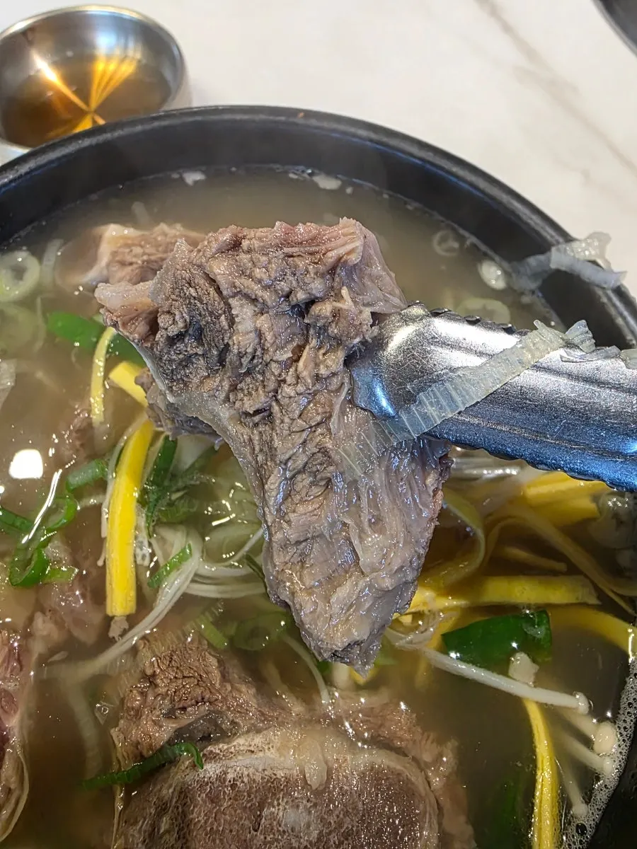 갈비탕 속 부드러운 갈빗살