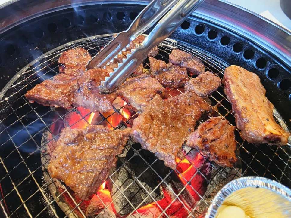 Exterior of Cheongnyuok, a Banwol Island barbecue restaurant