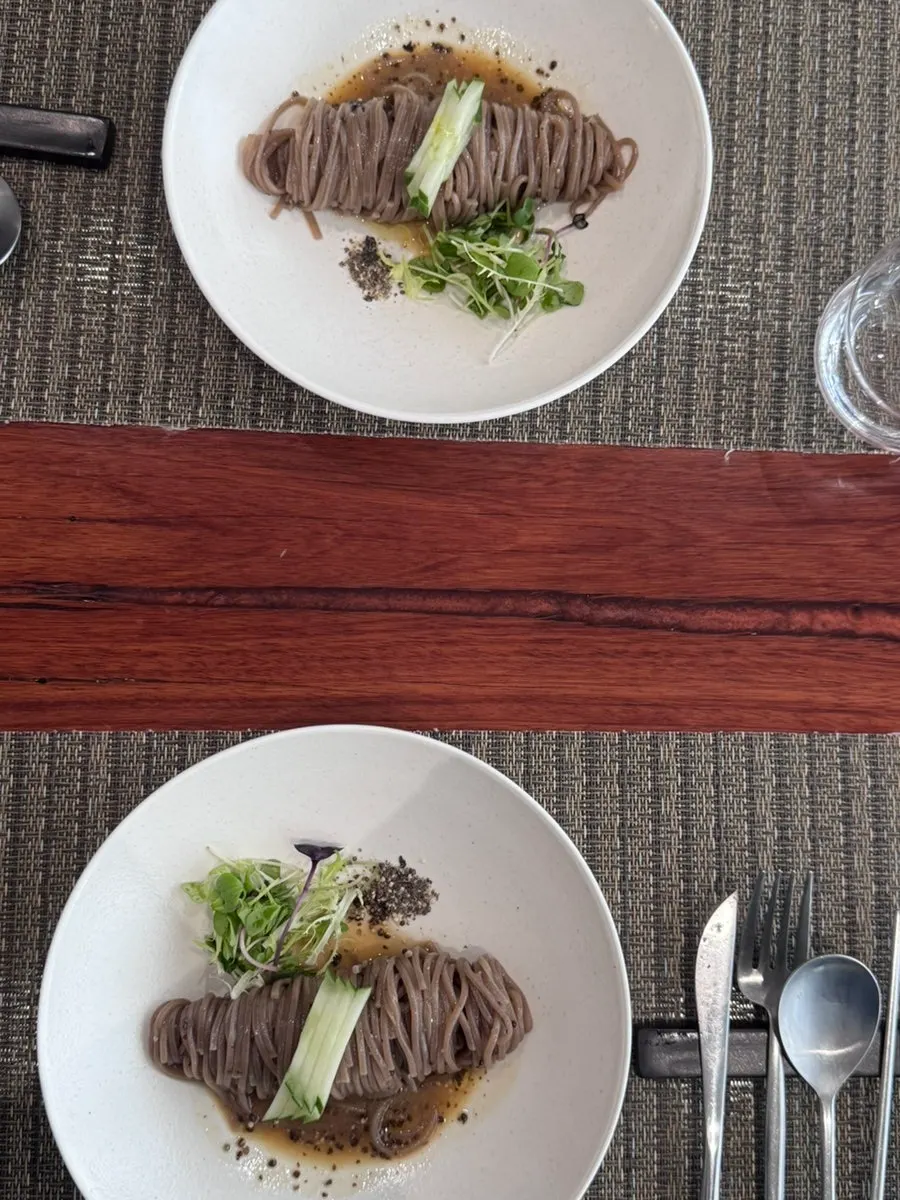 嫩叶黄瓜紫苏油荞麦冷面