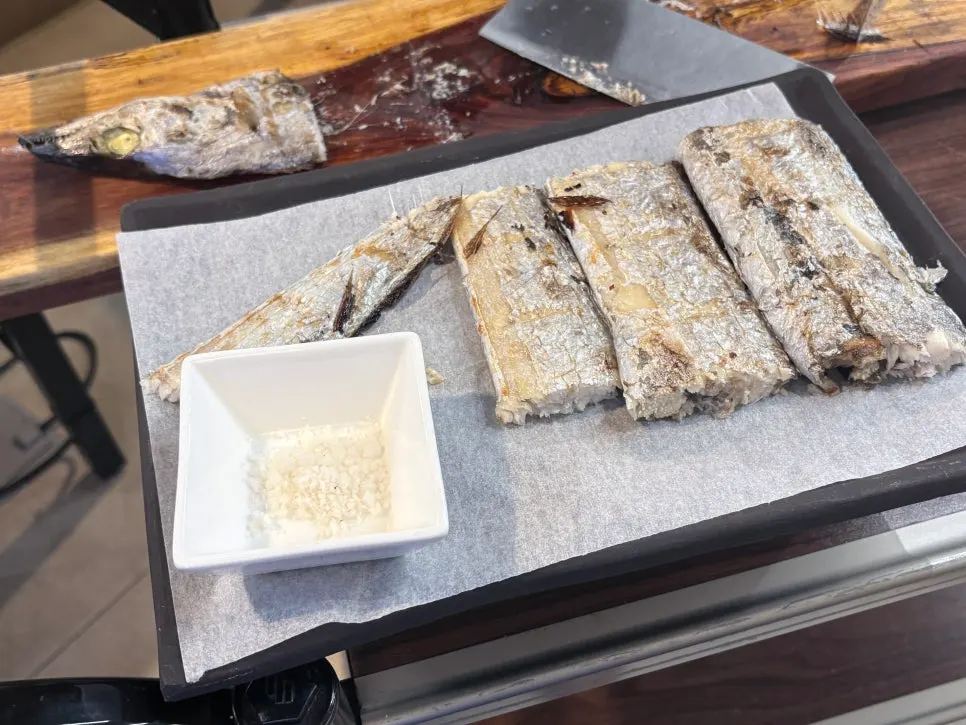 통 은갈치구이와 손질 모습