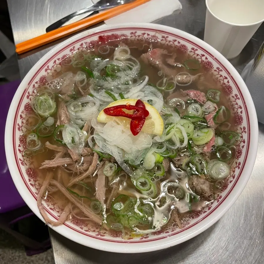 Bangbaedong Ssalguksu dishes served quickly