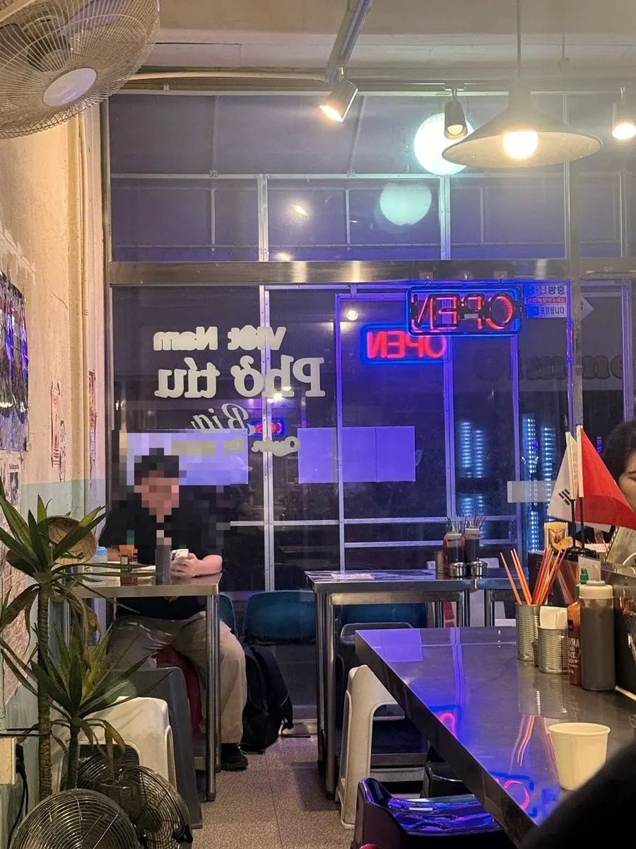 Vietnamese-style interior inside Bangbaedong Ssalguksu