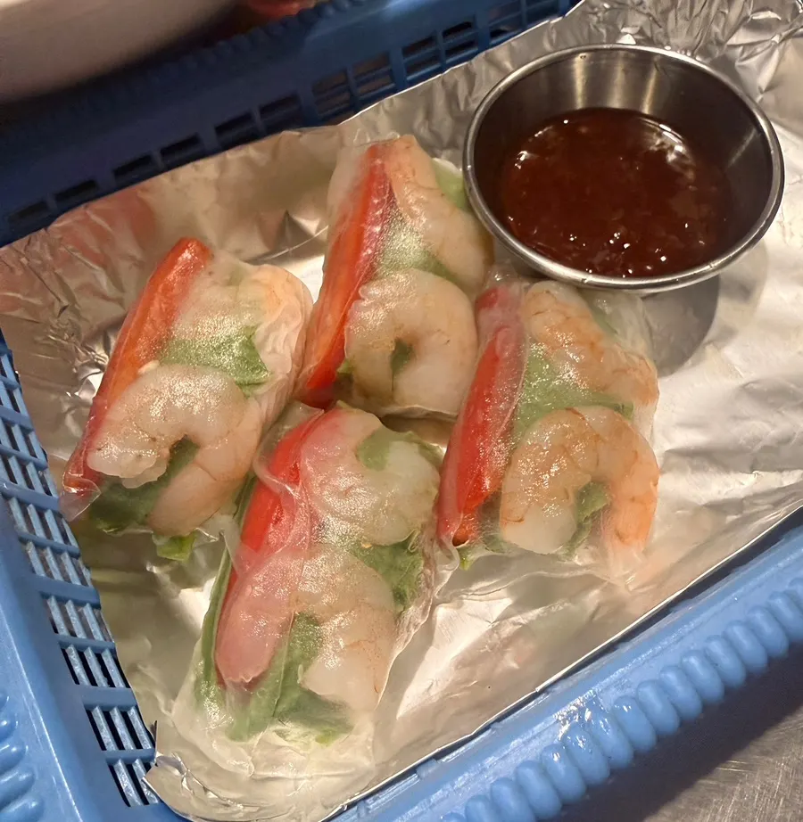 Fresh spring rolls with thin noodles and shrimp