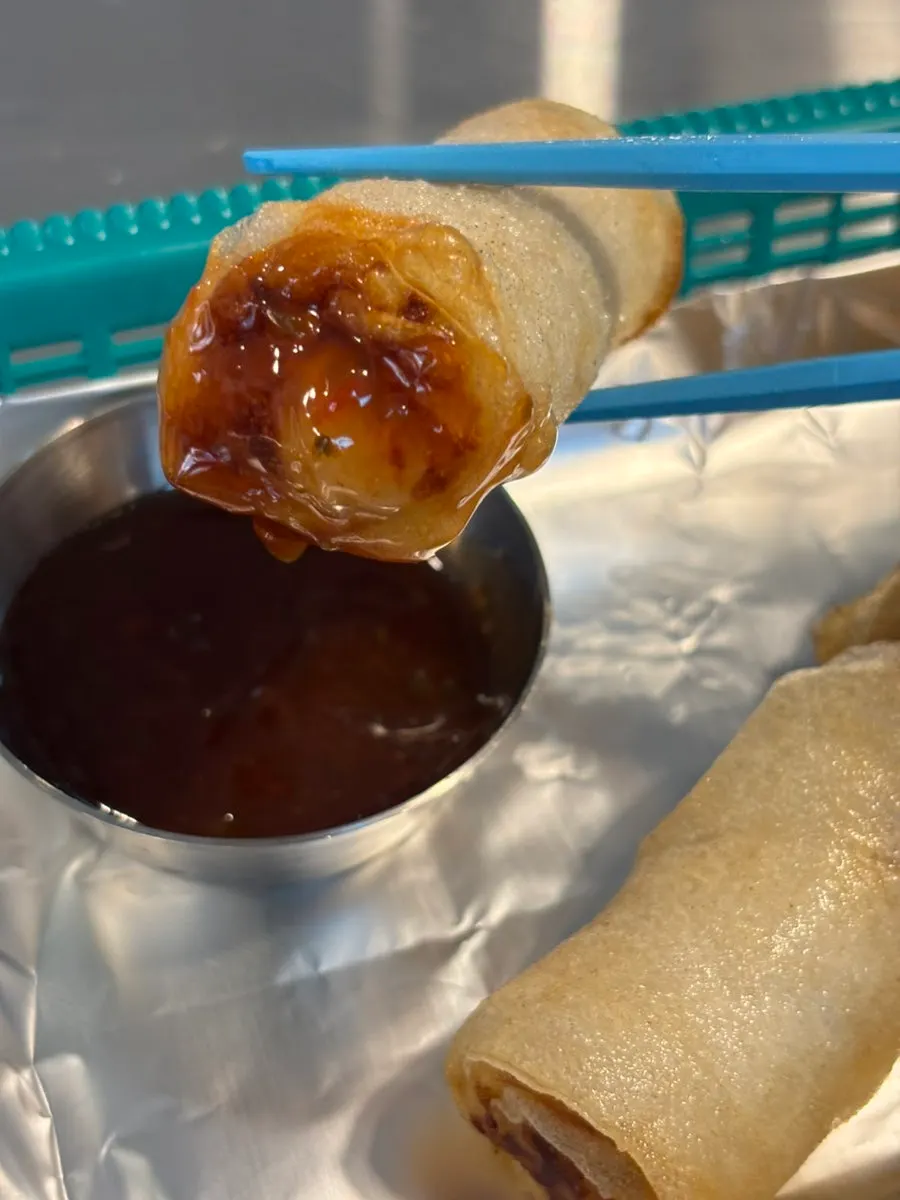 속재료가 보이는 짜조 단면