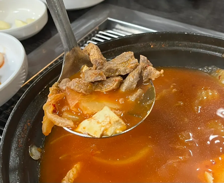 묵은지와 두부가 든 대파김치짜글이