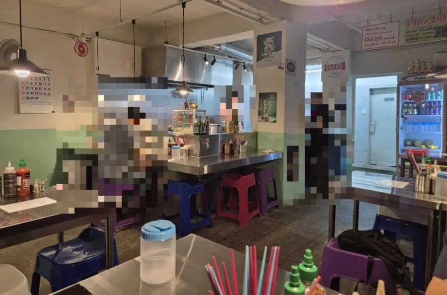 Waiting area at Bangbaedong Ssalguksu Isu Branch