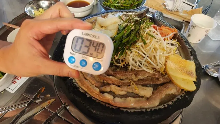 Table timer used to time the gopchang grilling