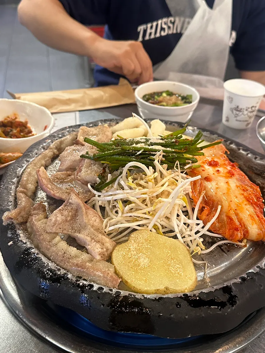 Domestic ingredients and green onion kimchi for sale