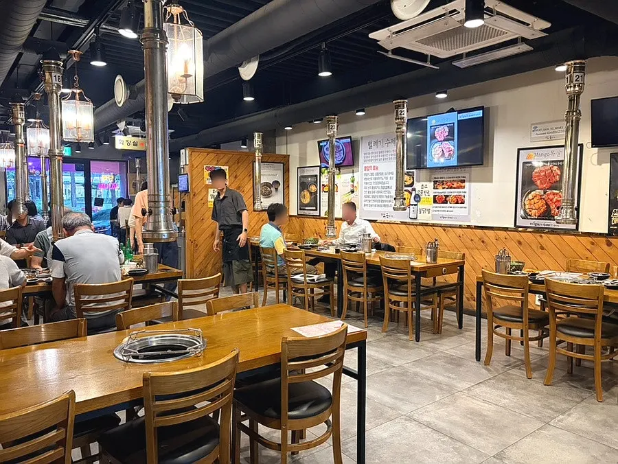 Tables inside Dangsan Odol Bangi Branch