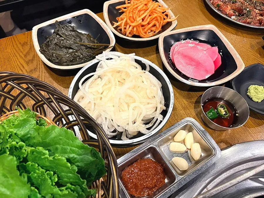 Table setting for Snowflake Galbi and Odol Galbi