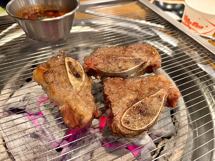 Snowflake Galbi with striking marbling