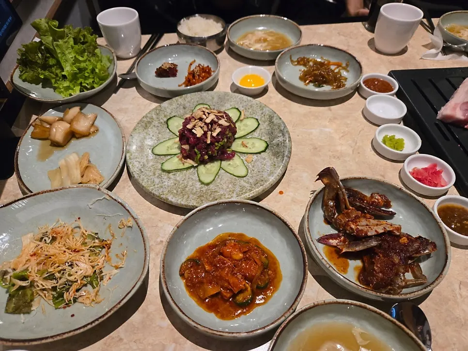 Basic side dish spread at Yukmong Bangi Direct Branch