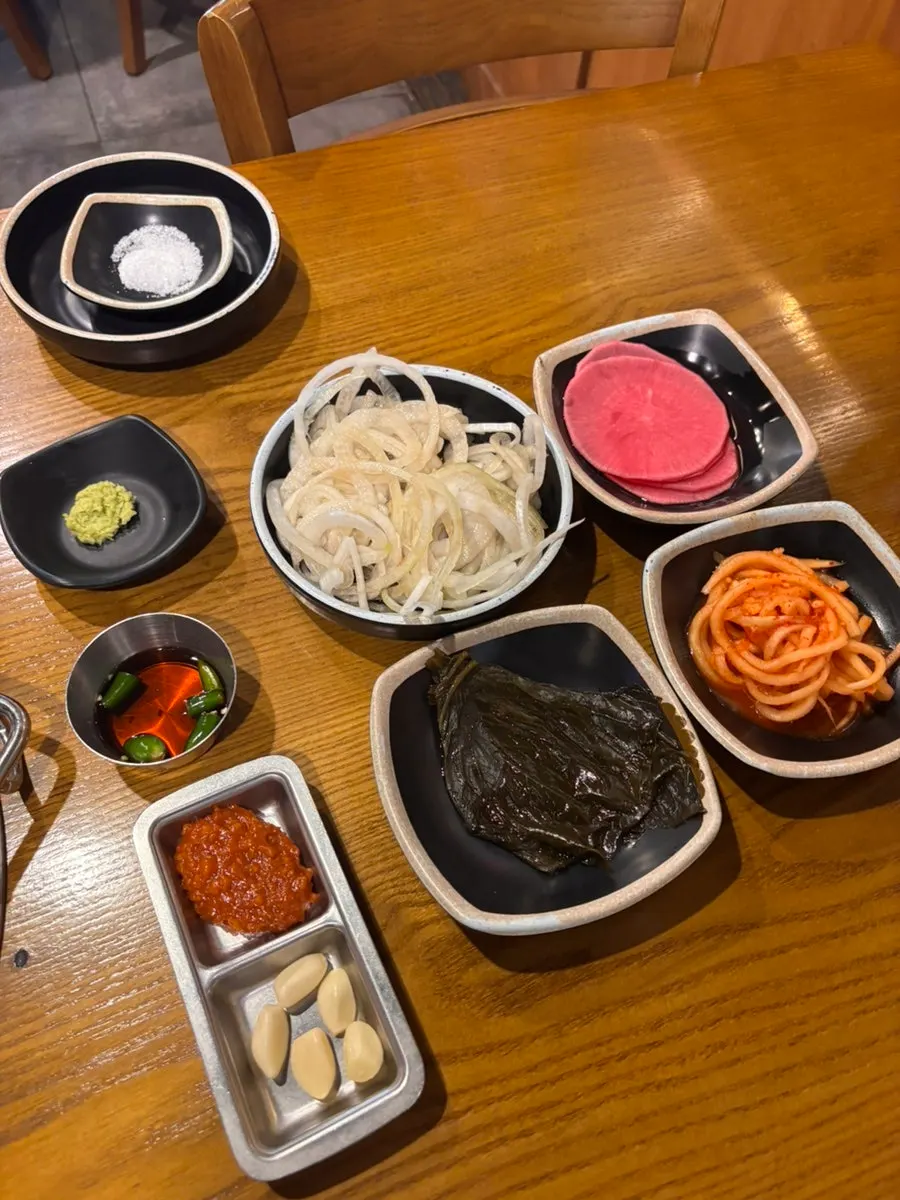 당산오돌 방이점 기본 반찬 상차림
