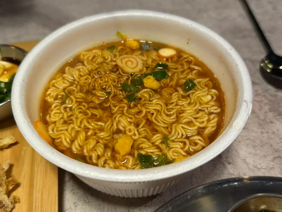 Yukgaejang-flavor cup ramyeon chosen as the second option