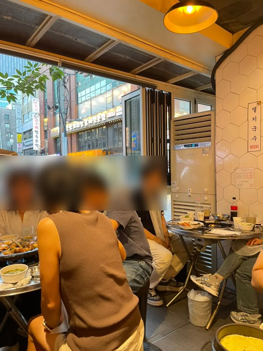 창문이 열린 진성한우곱창 방이직영점 실내