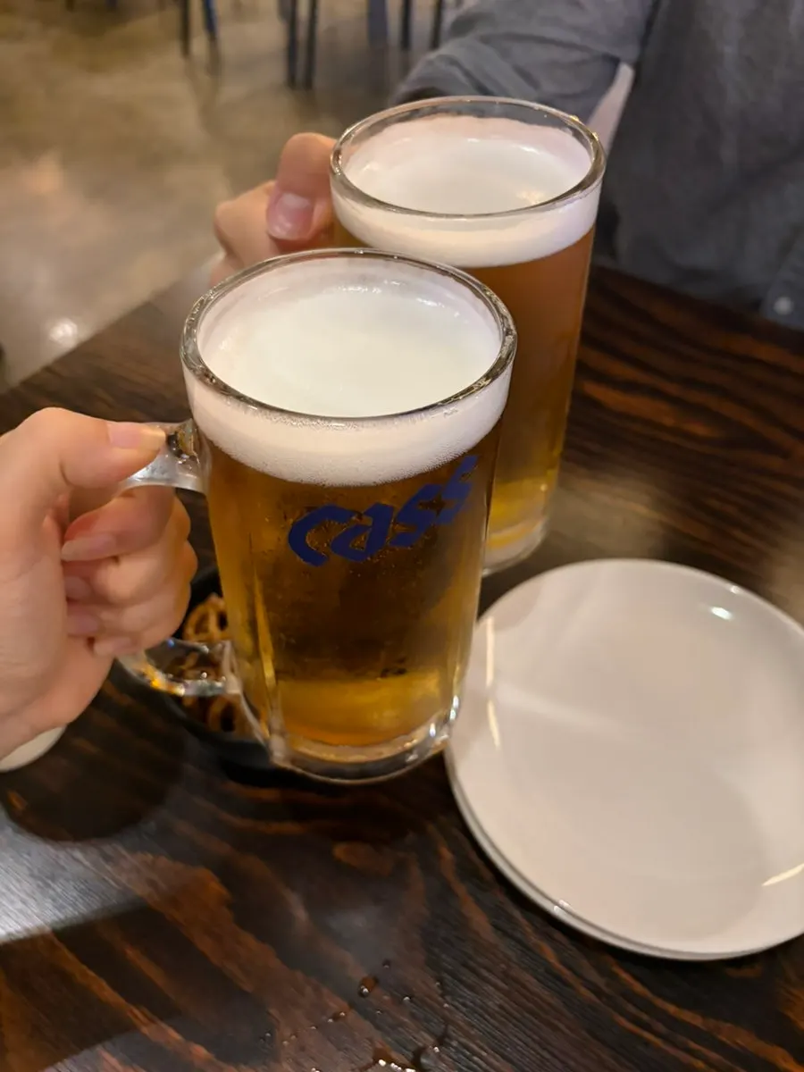 거품이 두툼한 카스 생맥주