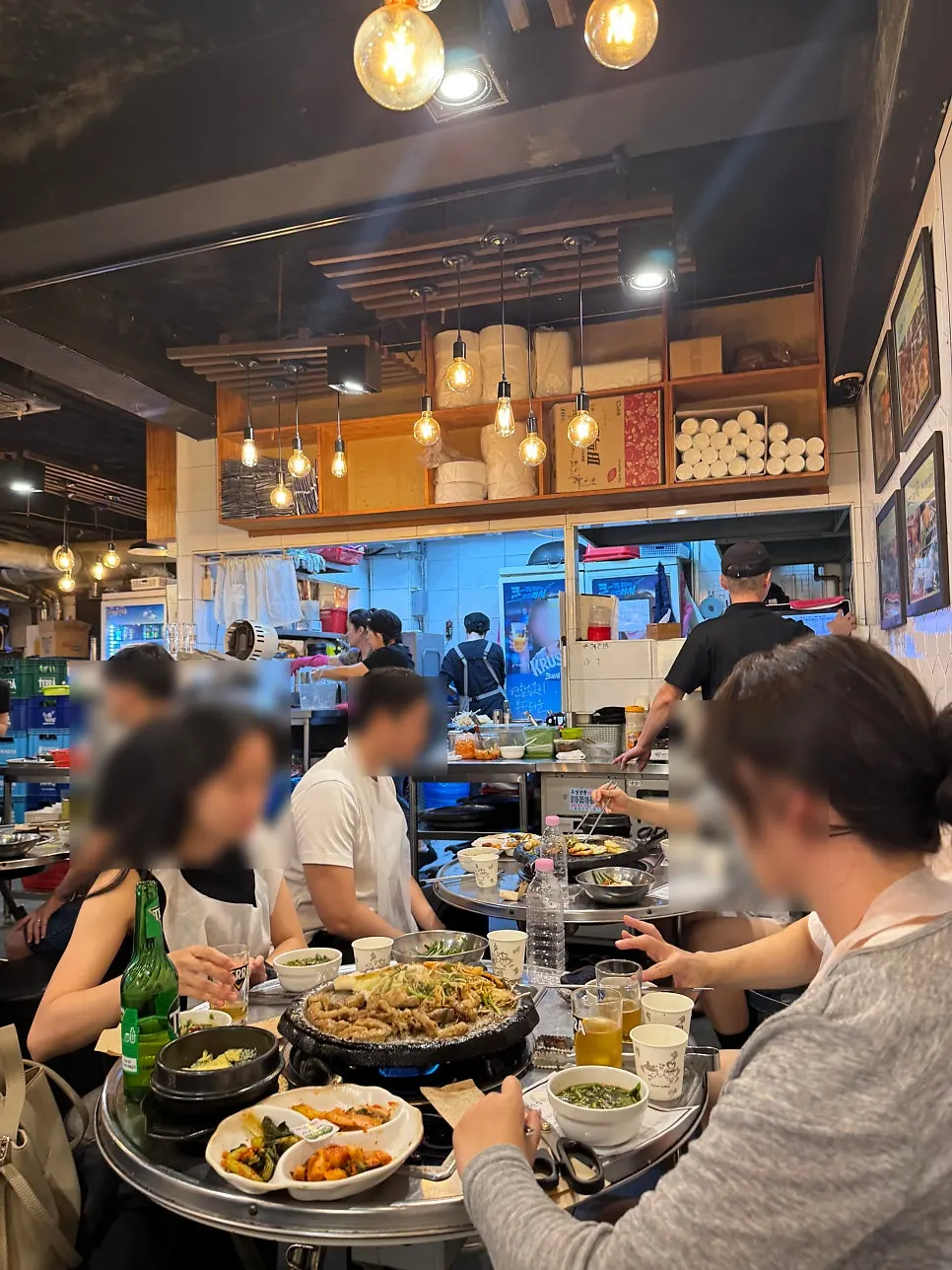 테이블이 많은 진성한우곱창 내부