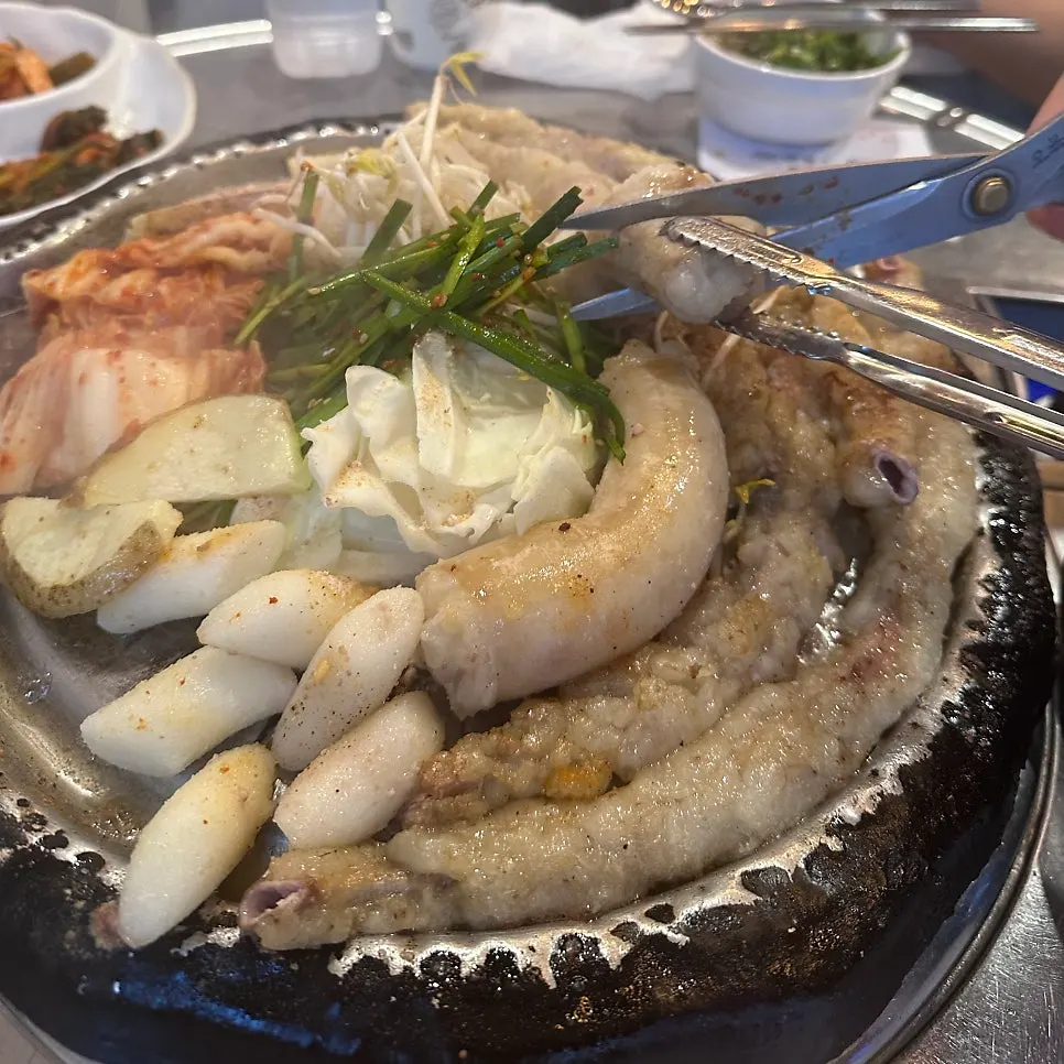 테이블에 놓인 곱창 굽기 타이머
