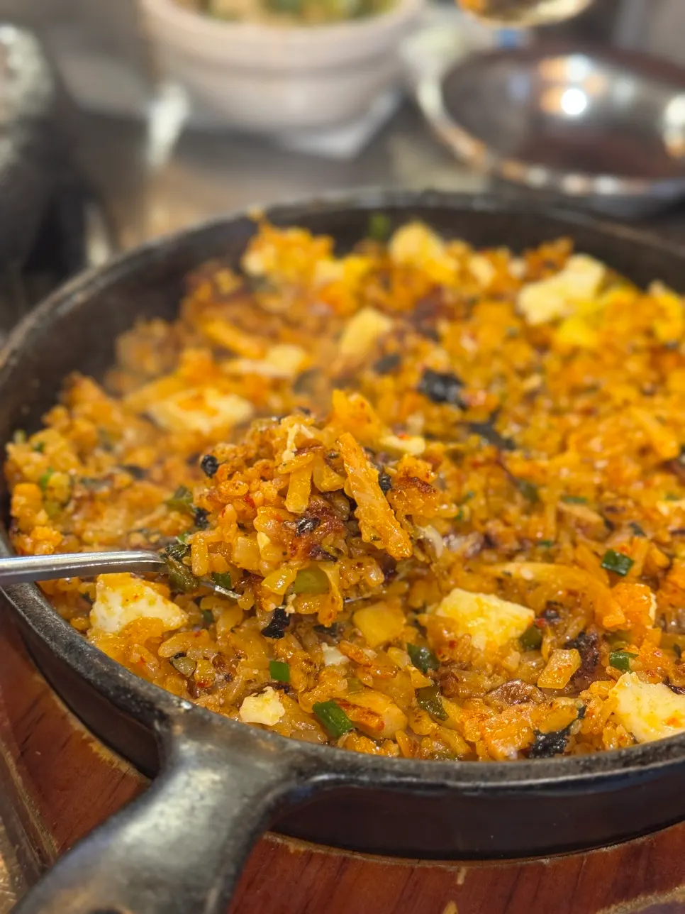Kkakdugi yangbap on the hot plate