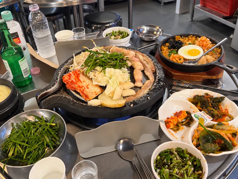 Full spread with gopchang, daechang and yangbap