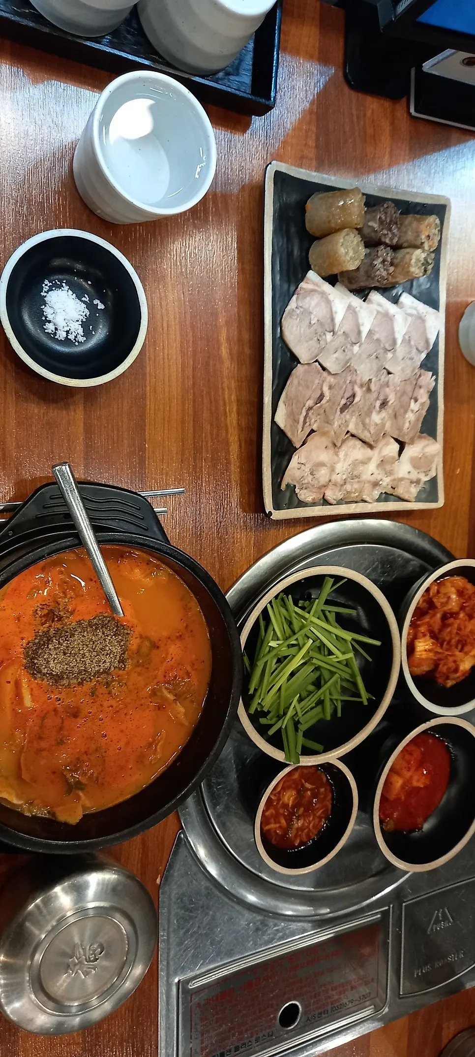 Spicy sundae gukbap and pork gukbap placed side by side