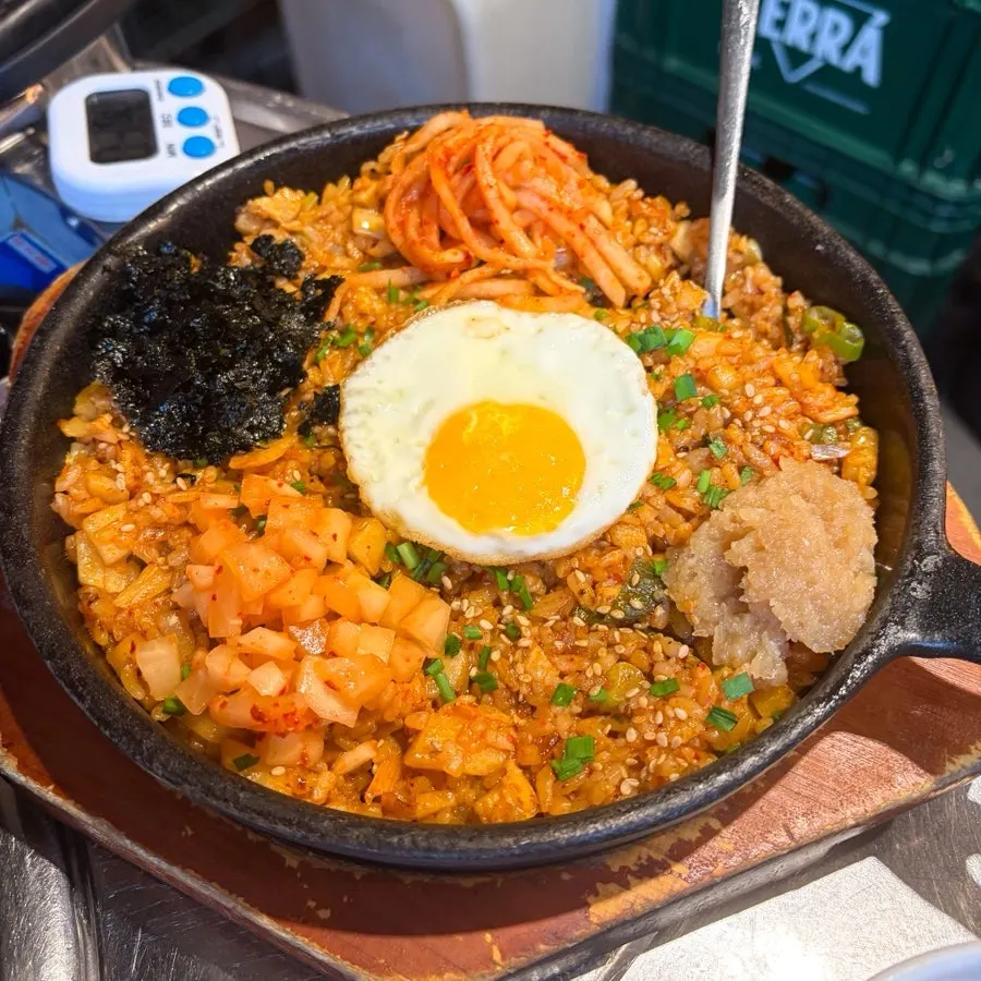 따로 볶아 나온 깍두기양밥