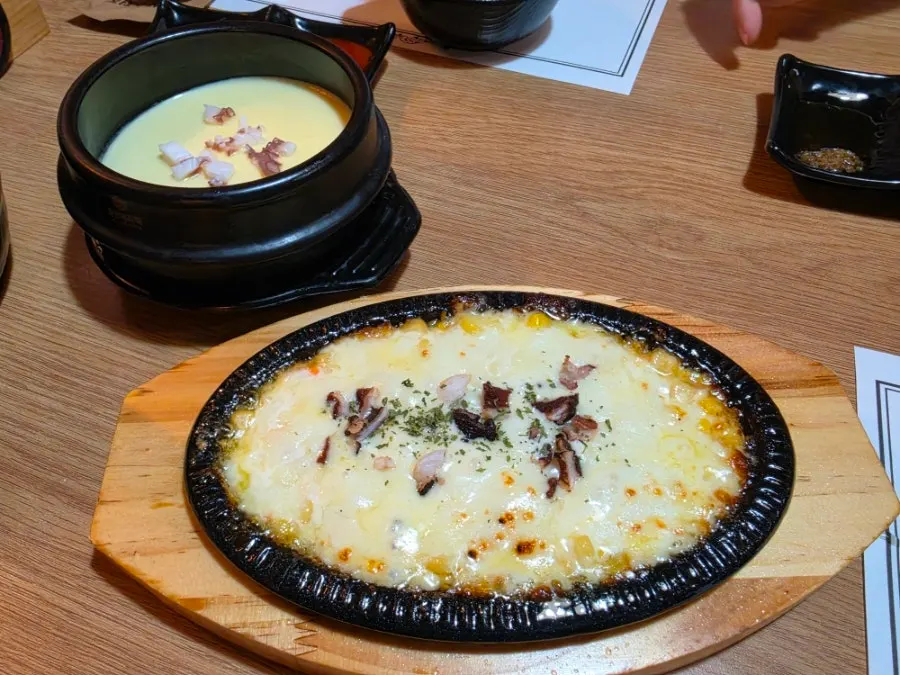 가게 입구 수조 속 활문어