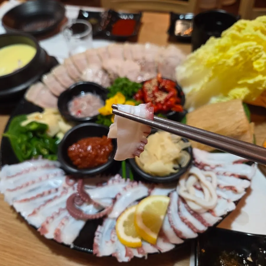Sauces served alongside the octopus samhap