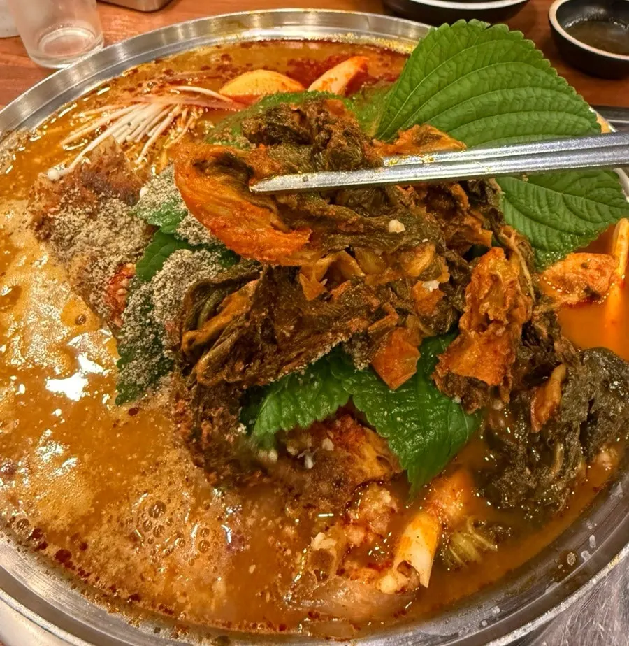 Rice cake and Chinese glass noodles inside the gamjatang