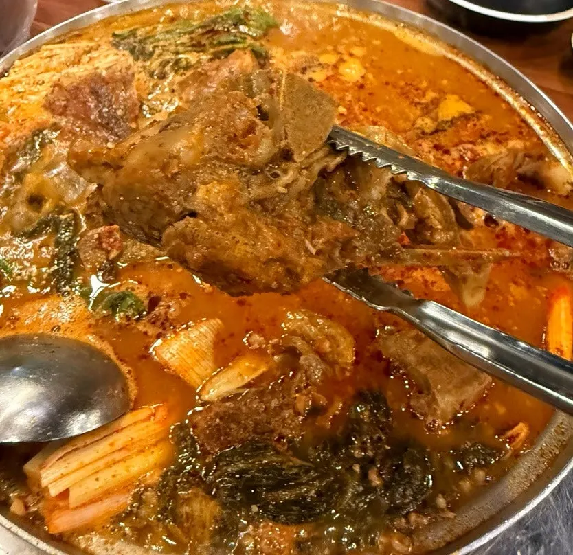 Eating pulled meat together with dried radish greens