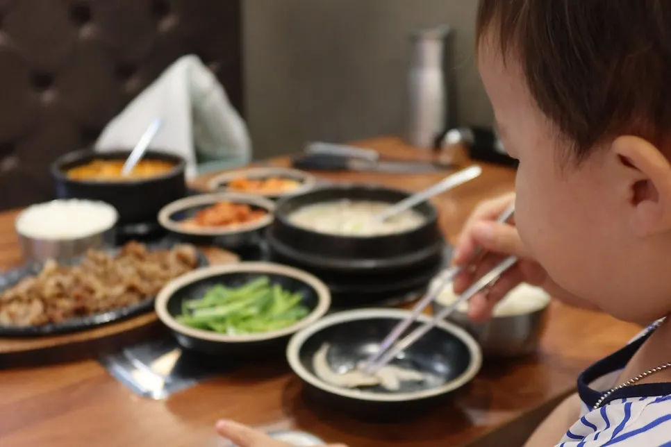 1인분 분량의 직화구이 접시