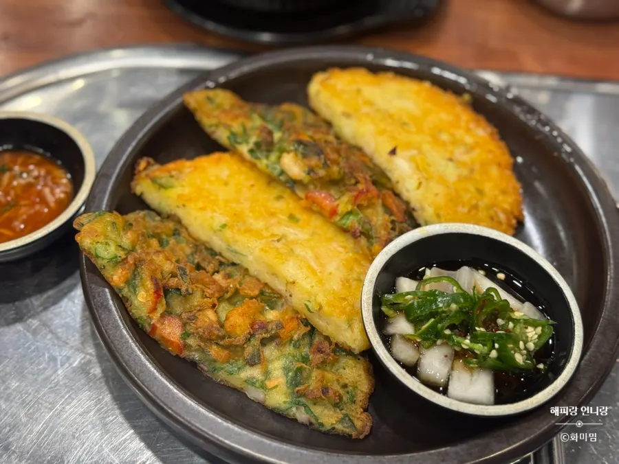 Pale plain sundae gukbap in a stone pot