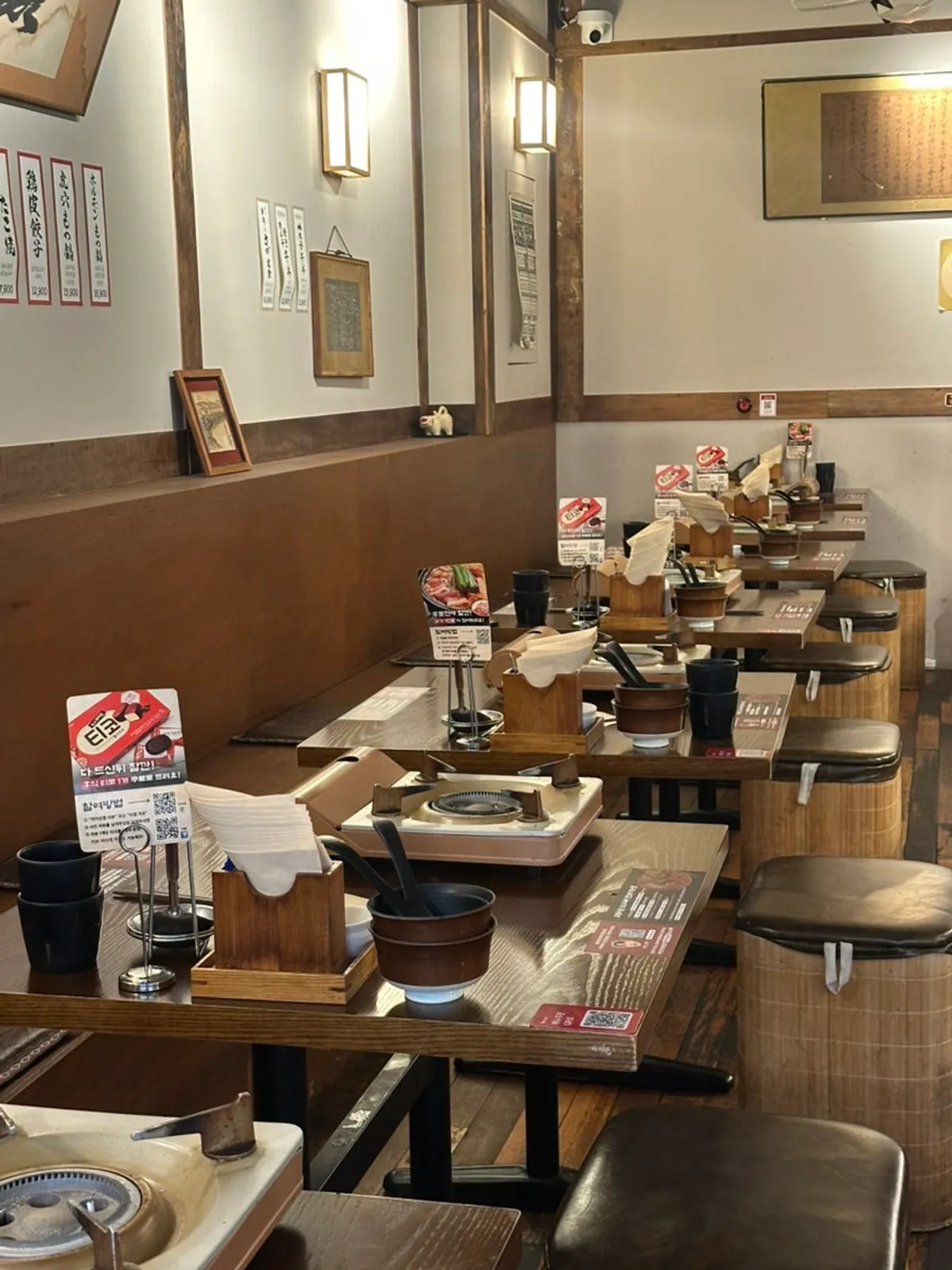 Interior of Horanggul Bangi Branch with an izakaya feel