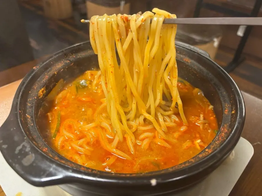 Steamed rice filling a rice bowl