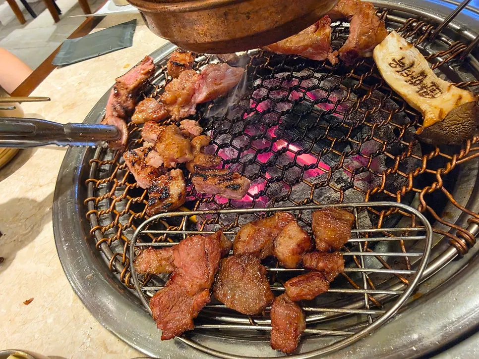 다 구워진 숯불 돼지갈비