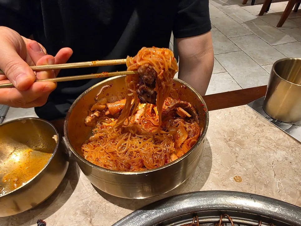물냉면과 비빔냉면, 구운 돼지갈비