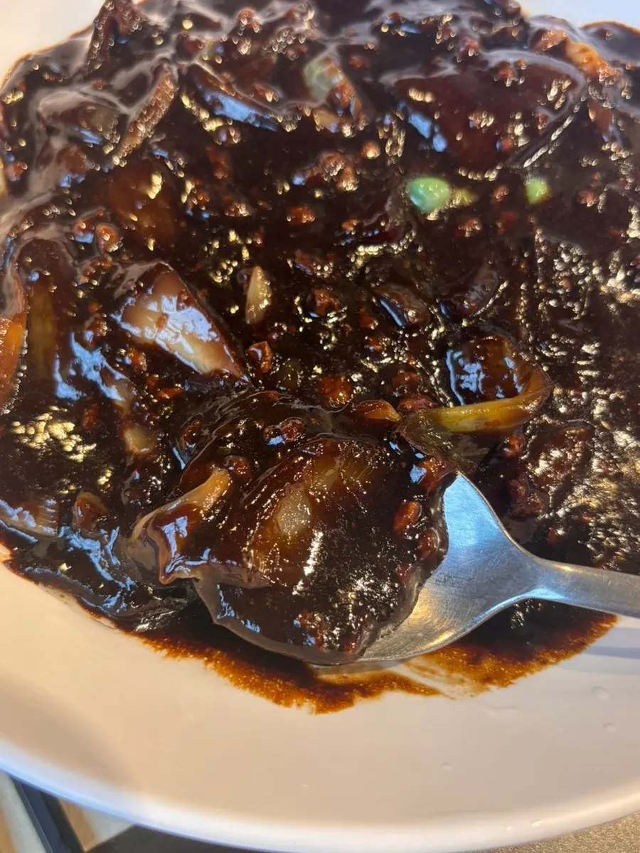 비빈 뒤에도 탱글한 짜장면 면발