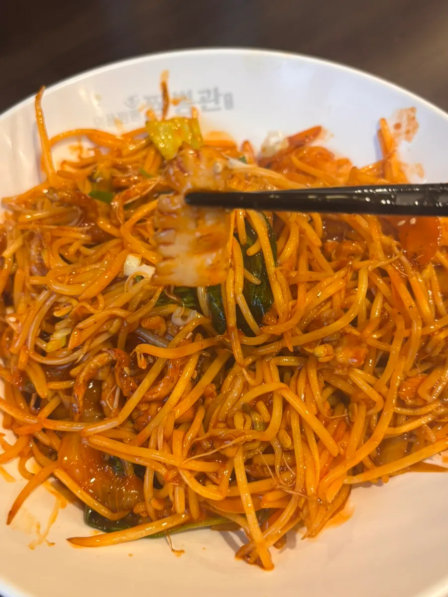 불맛이 입혀진 볶음짬뽕 클로즈업