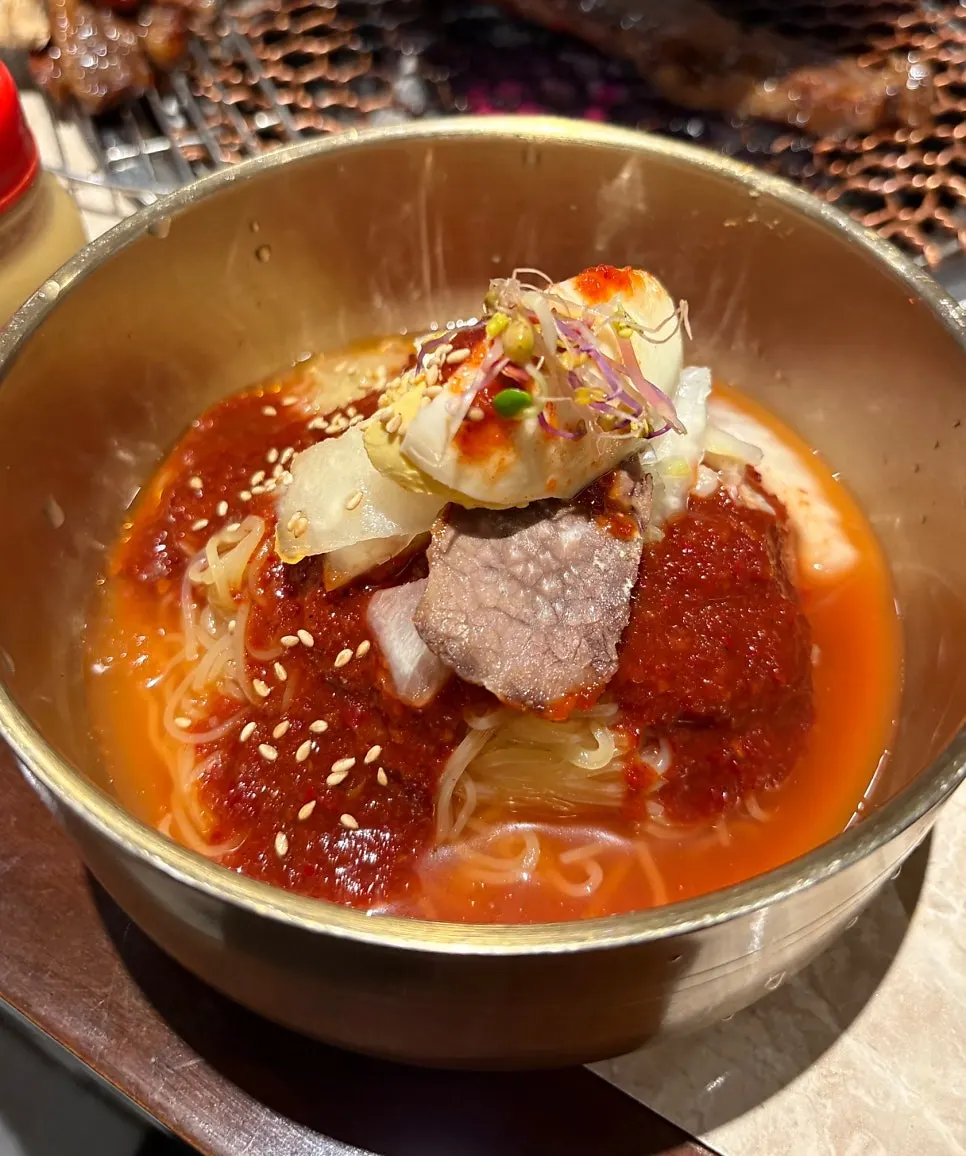 양념갈비와 곁들인 후식 비빔냉면