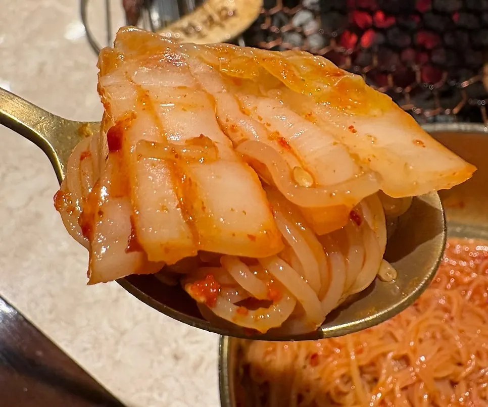 고기와 함께 먹는 비빔냉면