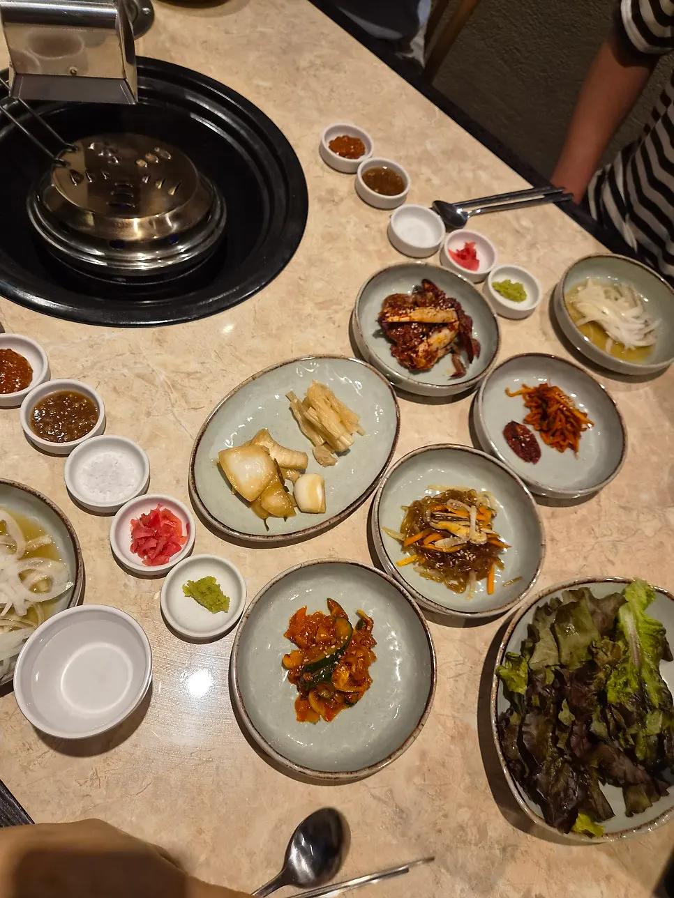 Table spread served alongside the sampler set