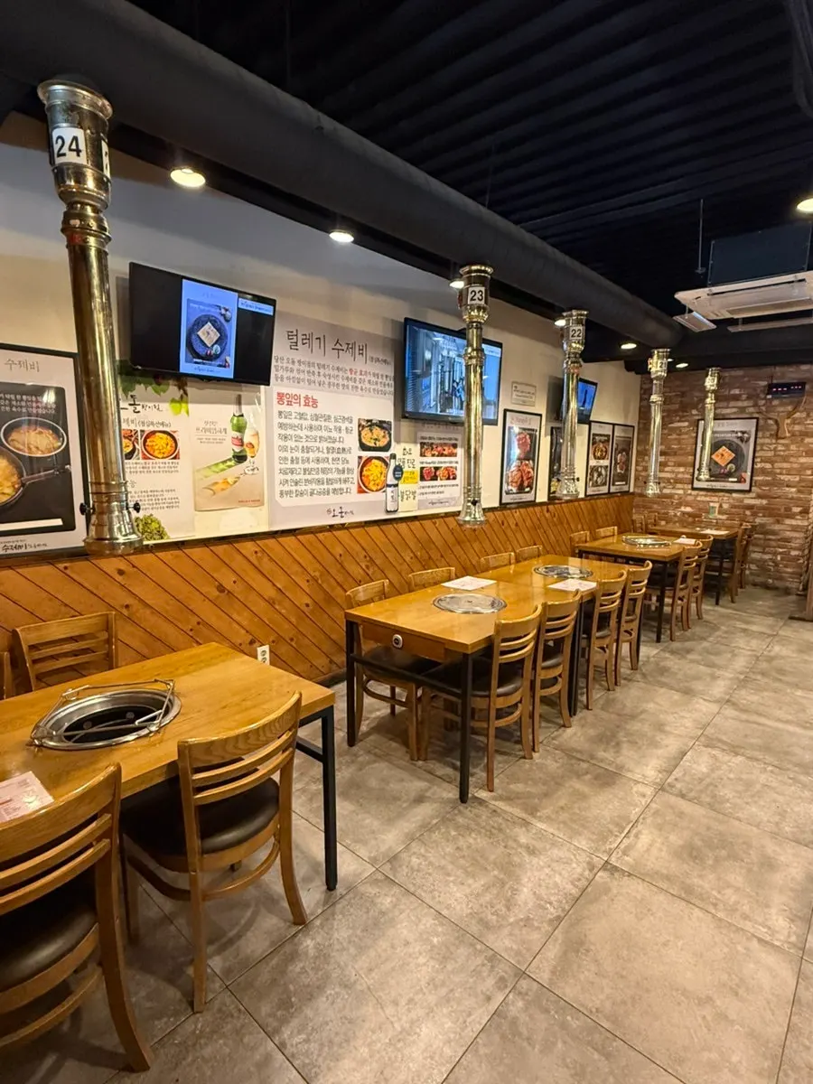 Overall interior seating view at Dangsan Odol Bangi Branch
