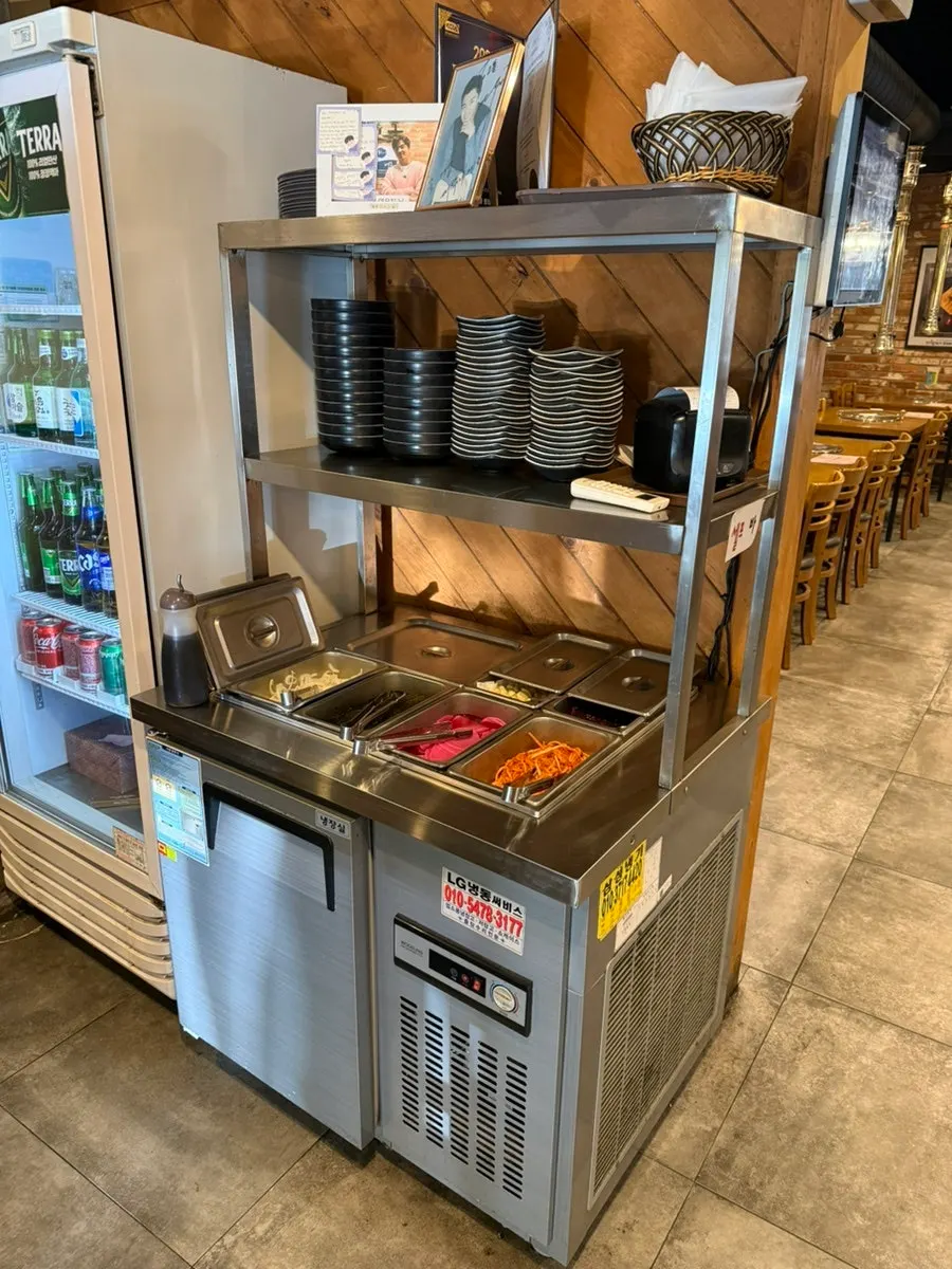 Charcoal grill table with hood lowered at Dangsan Odol Bangi Branch