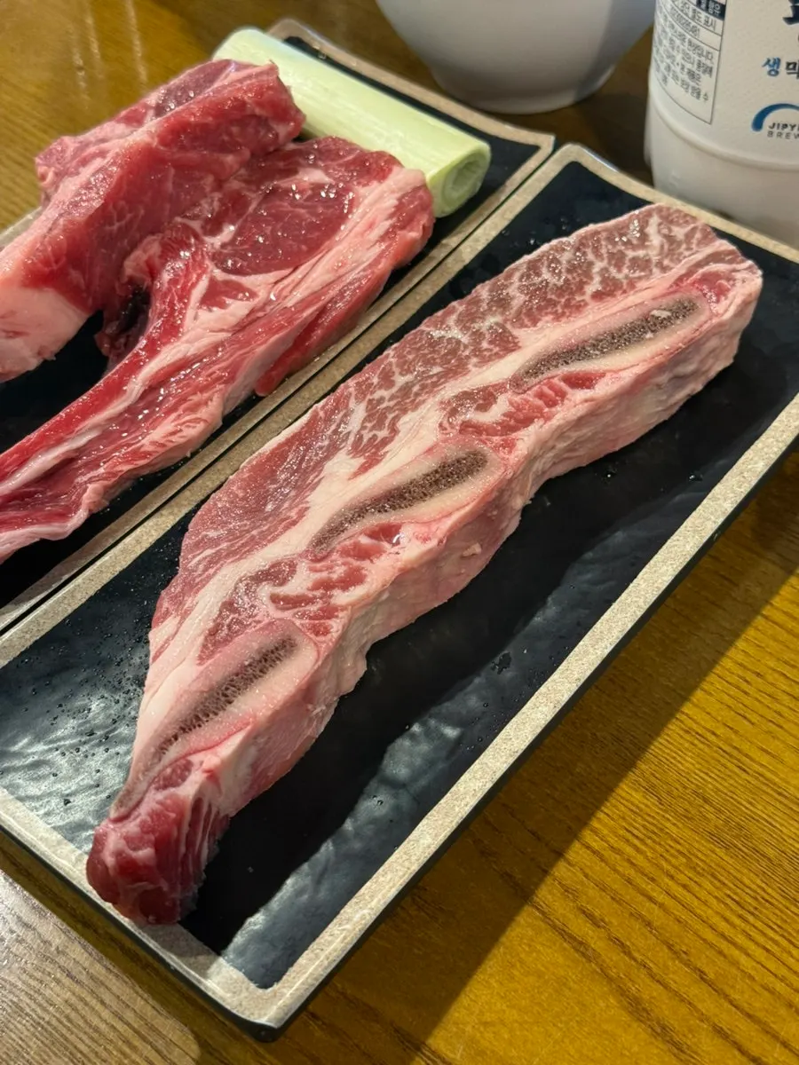 Snowflake galbi 200g served on a plate